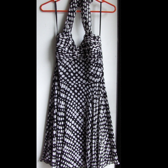 White House Black Market Dresses & Skirts - 100% Silk dress White House Black Market Dresses & Skirts - 100% Silk dress